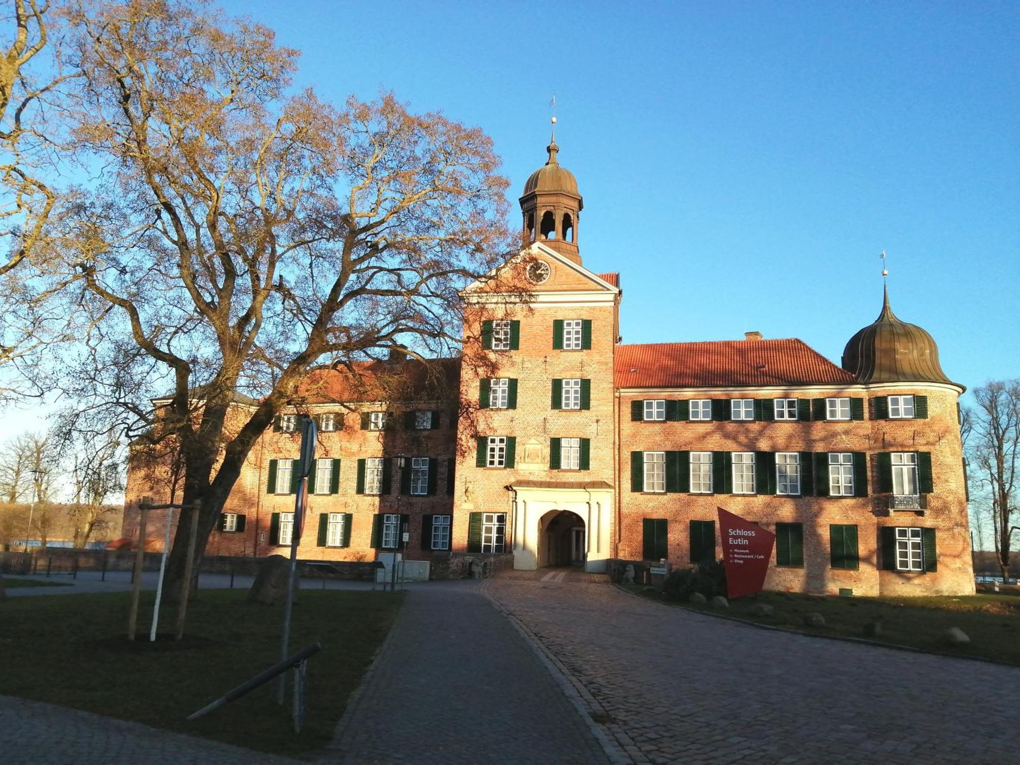 Grosses Ferienhaus Mit 4 Schlafzimmern Eutin Dış mekan fotoğraf